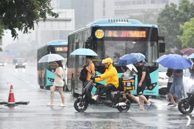 暴雨来袭，聚力守家园——深圳防汛救灾一线全景扫描