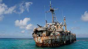 菲律宾4艘船只非法侵闯仁爱礁 中方严正警告、全程跟监