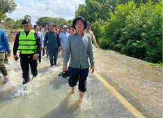 金边部分地区遭遇洪水，2000多户家庭受灾