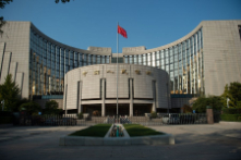 中国人民银行行长：房地产金融和地方债风险总体可控