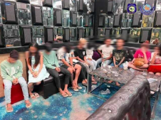 西港一KTV涉毒被端，21人落网