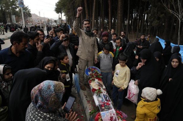 极端组织“伊斯兰国”宣布对伊朗爆炸事件负责，伊朗称将强烈报复