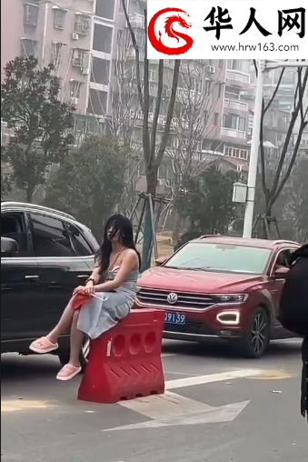 武汉街头受伤的女人